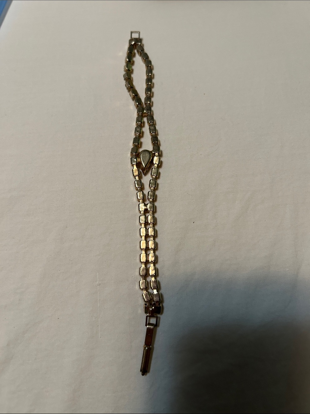 Vintage Elegant Gold and Green Bracelet - Picture 3 of 3